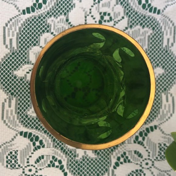 VINTAGE GREEN GLASS GILT VASE HAND PAINTED - Picture 6 of 10